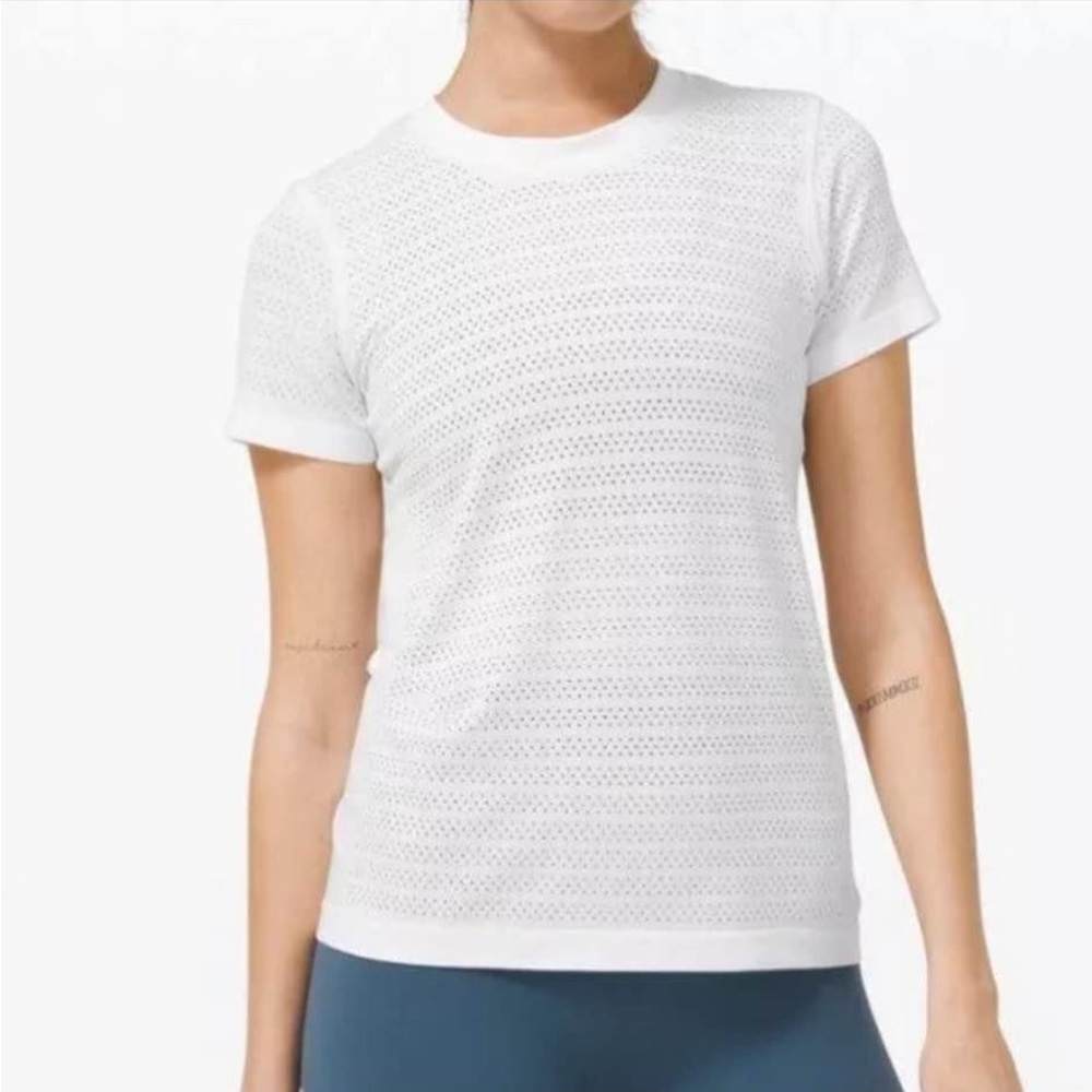 LULULEMON Swiftly Breathe Short Sleeve Top Women Size 6 Vented Holes Hym Run